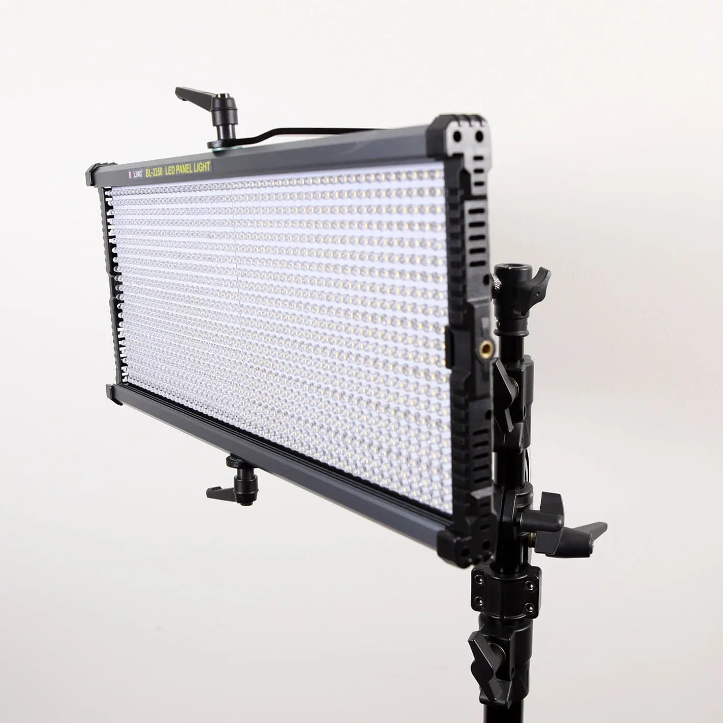 Boling 3x 2250P LED Video & Photography Continuous Portable Lighting Kit (21,100 Lumens at 1M)