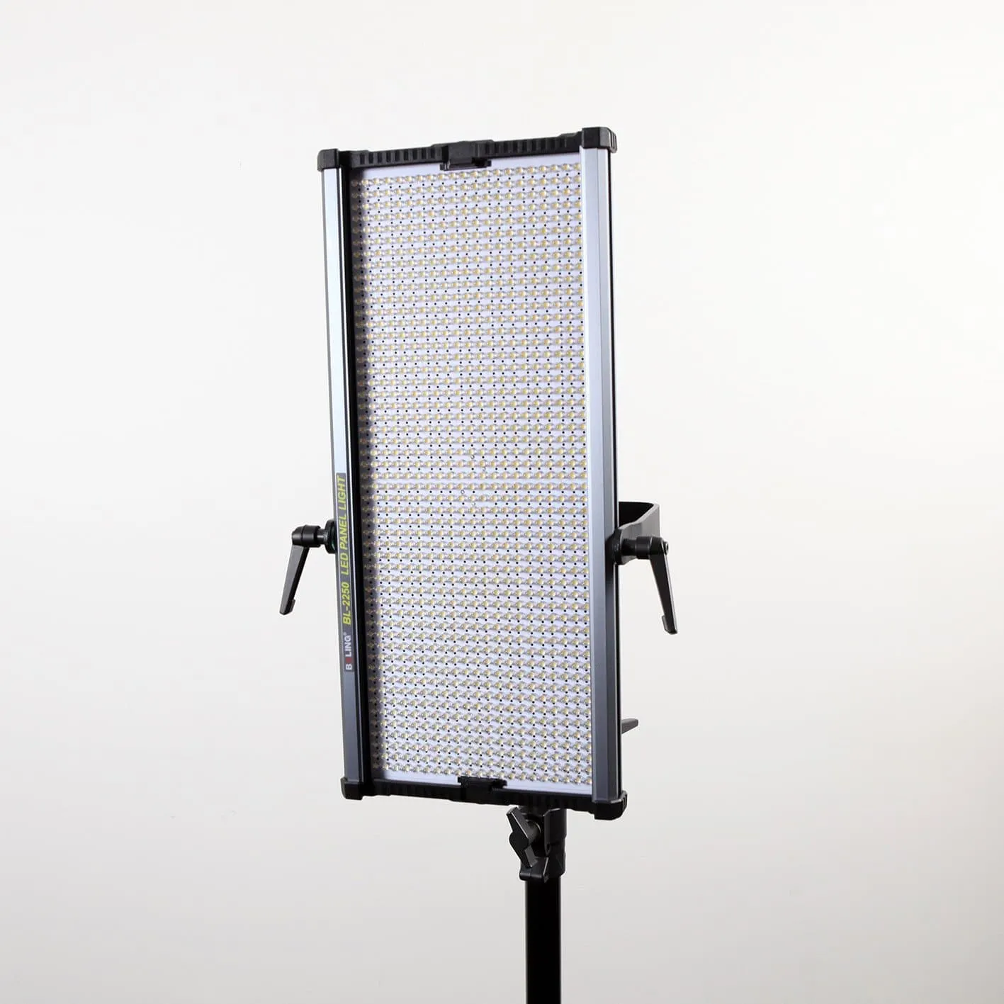 Boling 3x 2250P LED Video & Photography Continuous Portable Lighting Kit (21,100 Lumens at 1M)