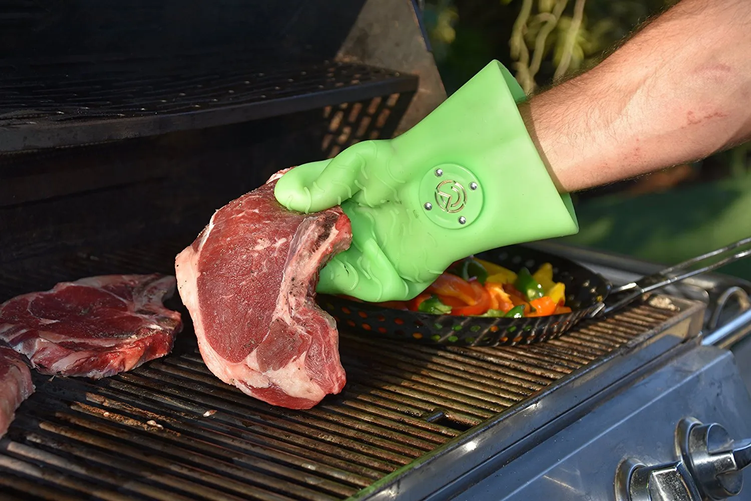 MagneChef Ez On-Ez Off BBQ Magnet Glove/Mitt Patented; Glow in the dark; Grip Waves, Heat/ Water Resistant, Food Grade Silicone Cooking Glove Grilling, Frying, Baking, Smoking, Dishwasher Safe-- Green