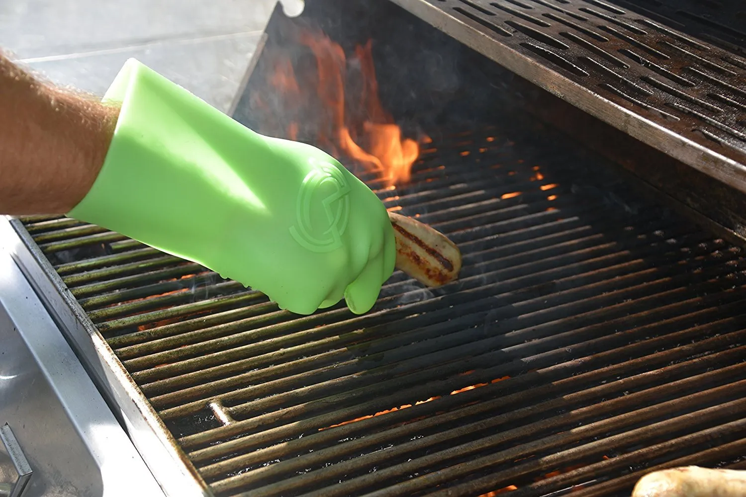 MagneChef Ez On-Ez Off BBQ Magnet Glove/Mitt Patented; Glow in the dark; Grip Waves, Heat/ Water Resistant, Food Grade Silicone Cooking Glove Grilling, Frying, Baking, Smoking, Dishwasher Safe-- Green