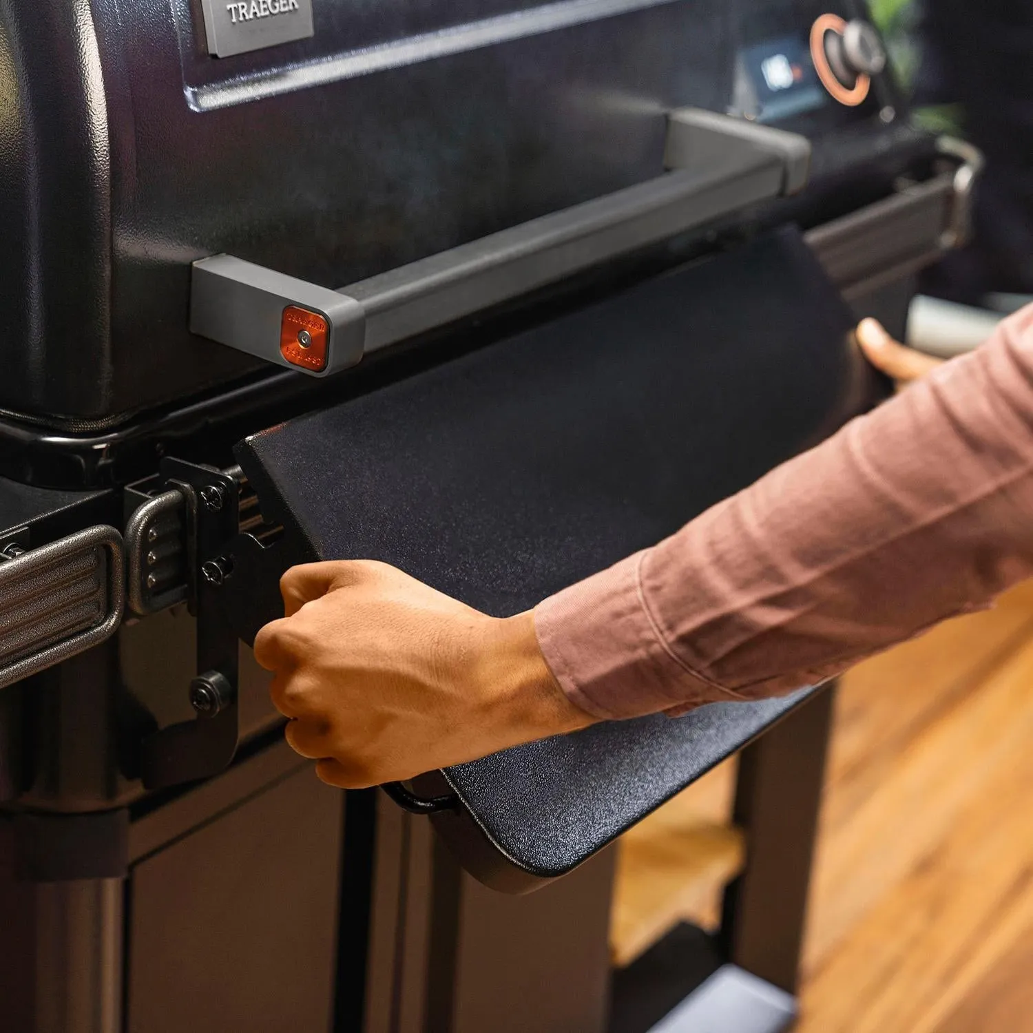 Traeger: Pop And Lock Front Shelf